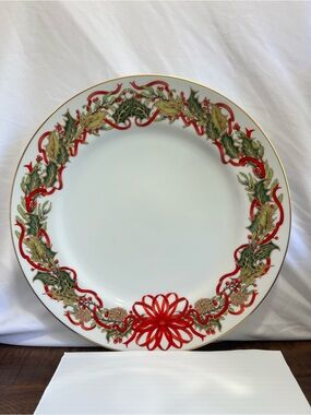 Andrea by Sadek Christmas Garland Porcelain Vintage Serving Dinner Plate‎ 1994.